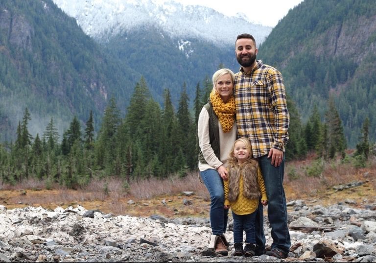 travel nurse family on tnaa health insurance